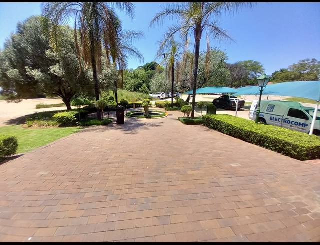 231M² OFFICE TO LET IN BRYANSTON